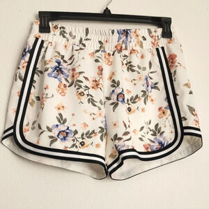 NO Boundaries Ladies Multi-colored Floral Shorts with Lining Size L (11-13)